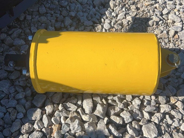 mini-excavator-8”-alloy-auger-with-12”-and-16”-auger-rods-image-6