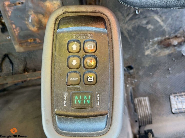 2012-international-7400-image-25