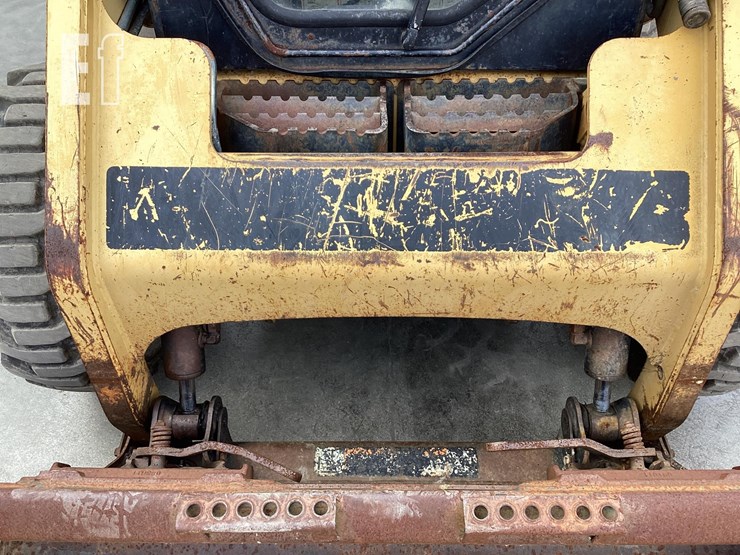 2000-caterpillar-216-image-10