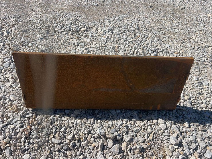 mini-skid-steer-mounting-plate-image-1