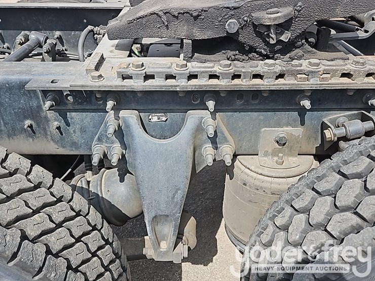 2017-international-8600-image-25