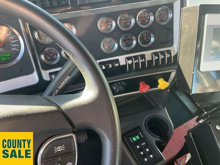 2016-kenworth-t800-image-14