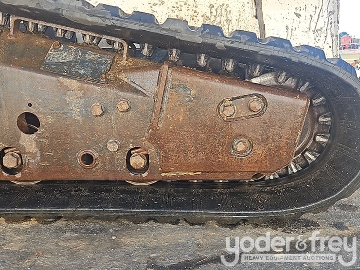 2016-bobcat-t870-image-12