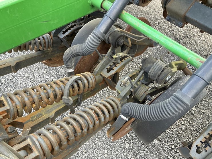 2009-john-deere-1590-image-11