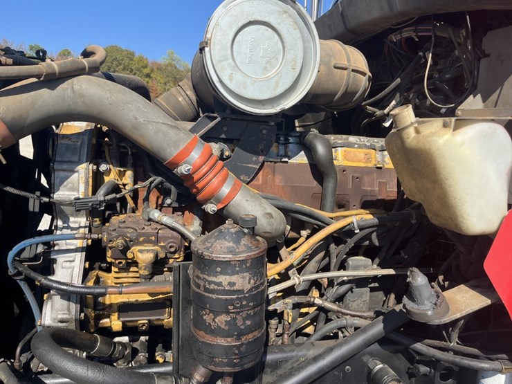 2004-caterpillar-c15-image-11