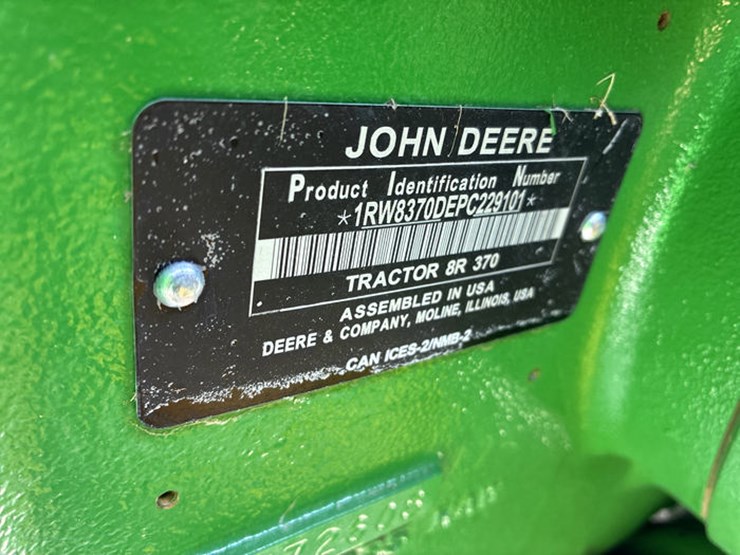 2023-john-deere-8r-370-image-2
