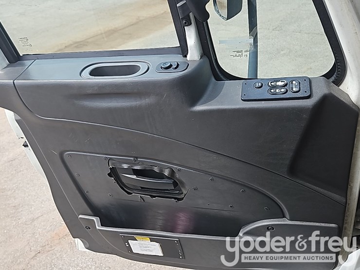 2017-international-8600-image-55