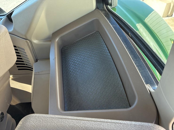 2023-john-deere-6175m-image-75