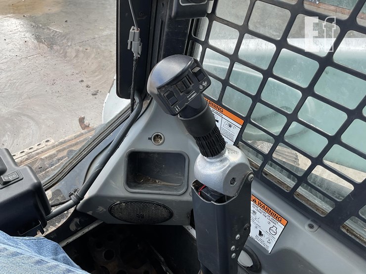 2017-bobcat-s570-image-15