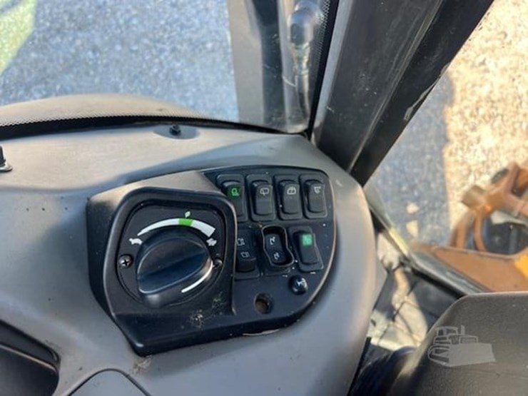 2017-case-580sn-image-24