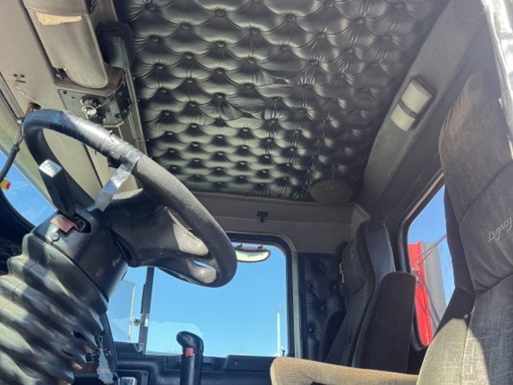 2004-caterpillar-c15-image-15