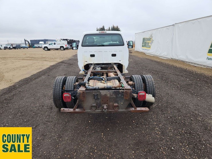 2013-ford-f550-image-24