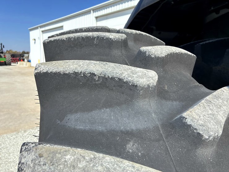 2023-john-deere-8r-370-image-57