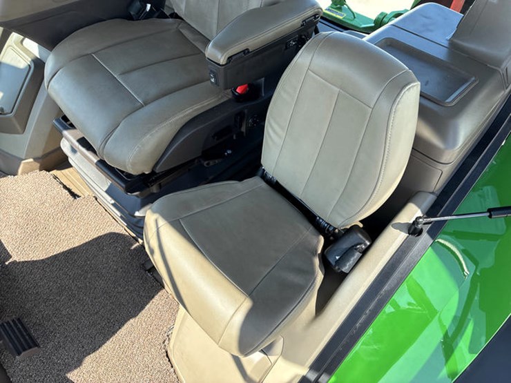 2023-john-deere-8r-370-image-73