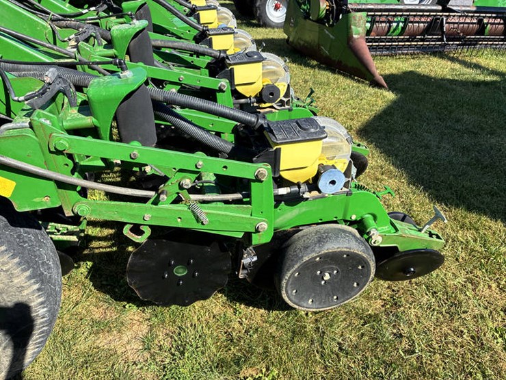 2011-john-deere-1790-image-39
