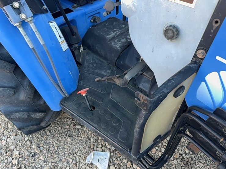 new-holland-boomer-30-image-46