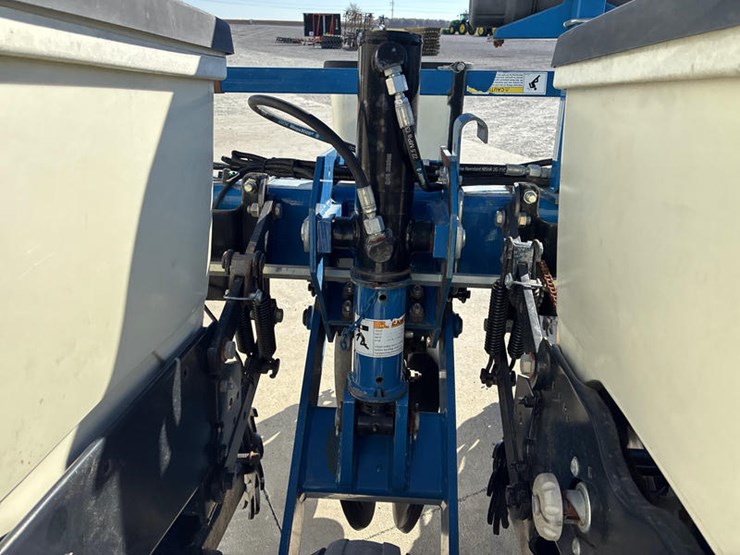 2014-kinze-3000-image-49