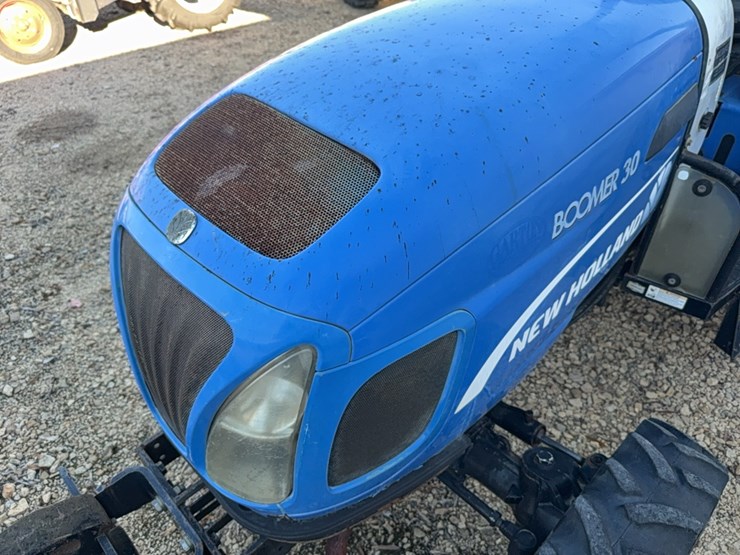 new-holland-boomer-30-image-41