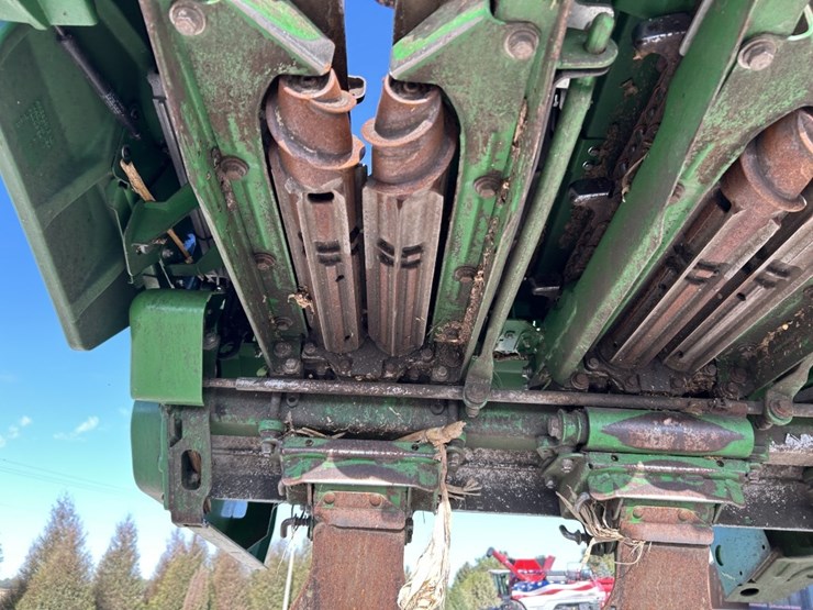 2021-john-deere-c18f-image-61