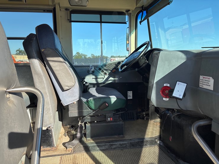 #24383-•-2009-international-bus-image-4