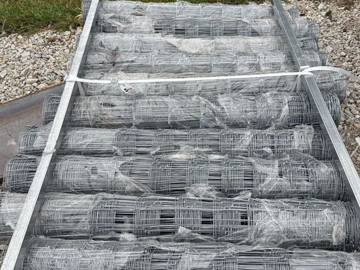 (10)-rolls-4’x100’-heavy-duty-field-fence-image-2