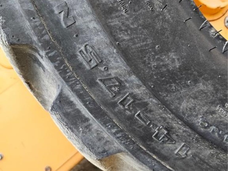 #3068-•-case-sr280-skid-loader-image-32