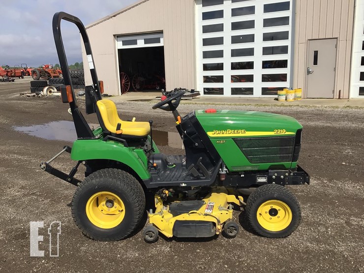 2004-john-deere-2210-image-3