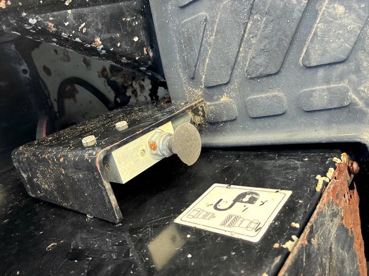 2015-caterpillar-tl943c-image-59