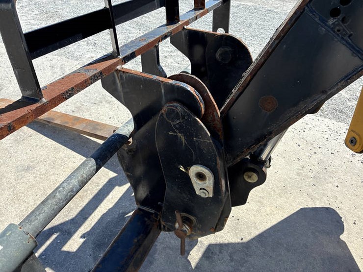 2015-caterpillar-tl943c-image-14