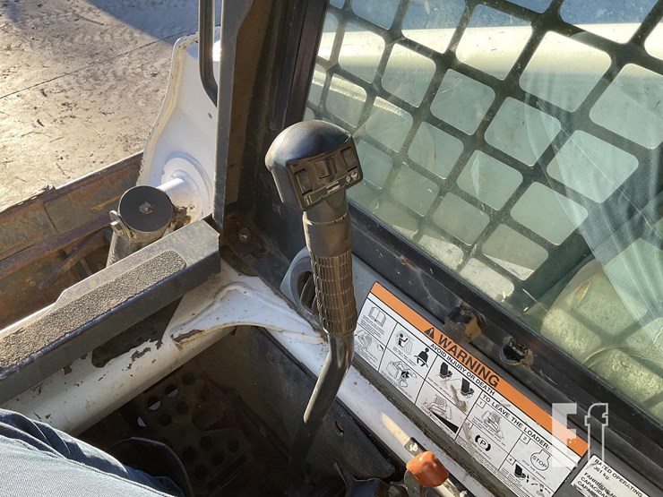 2005-bobcat-t300-image-16