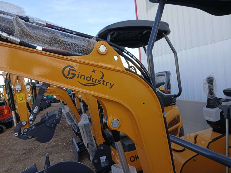 2025-qk18r-mini-excavator-image-10