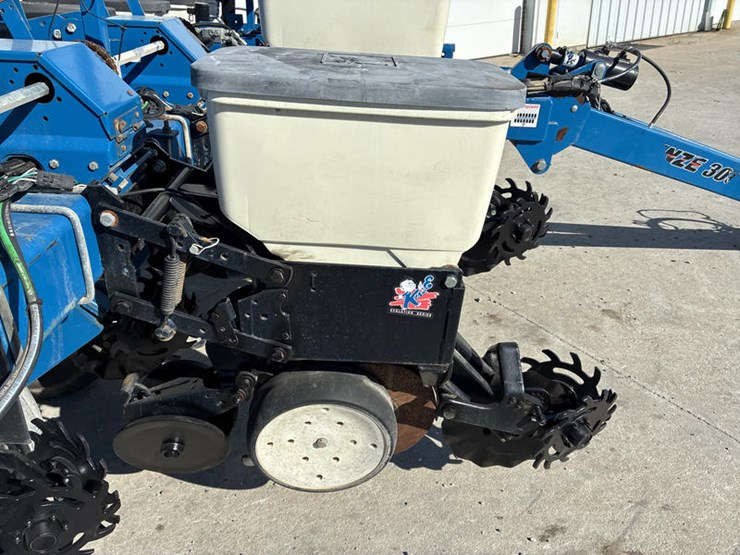 2014-kinze-3000-image-17