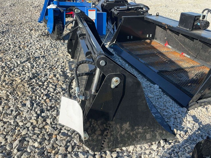 72”-skid-steer-4-in-1-bucket-image-5