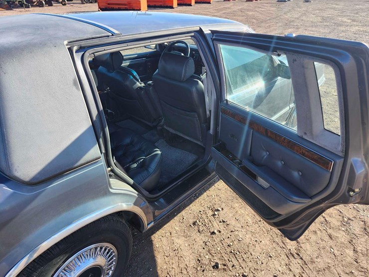 1990-chrysler-new-yorker-fifth-avenue-image-45