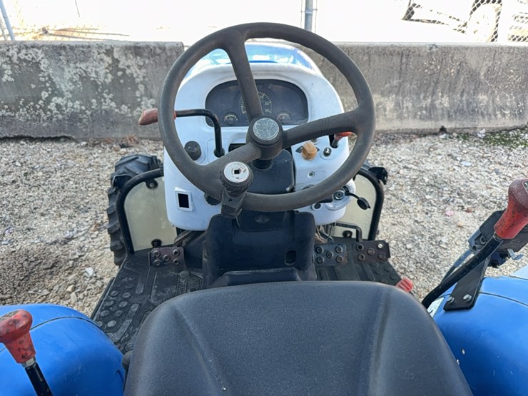 new-holland-boomer-30-image-62