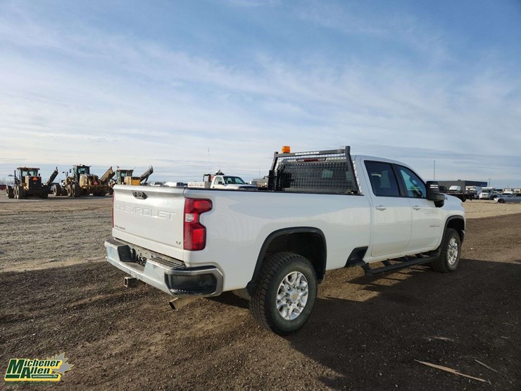 2022-chevrolet-silverado-3500hd-image-4