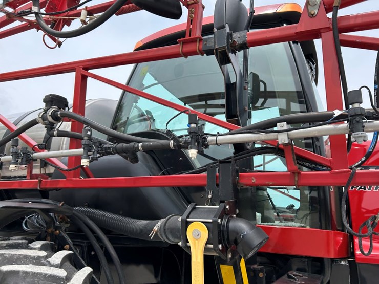 2014-case-ih-3200b-image-9