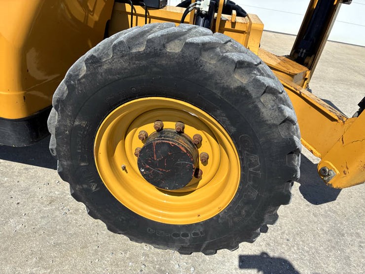 2015-caterpillar-tl943c-image-36