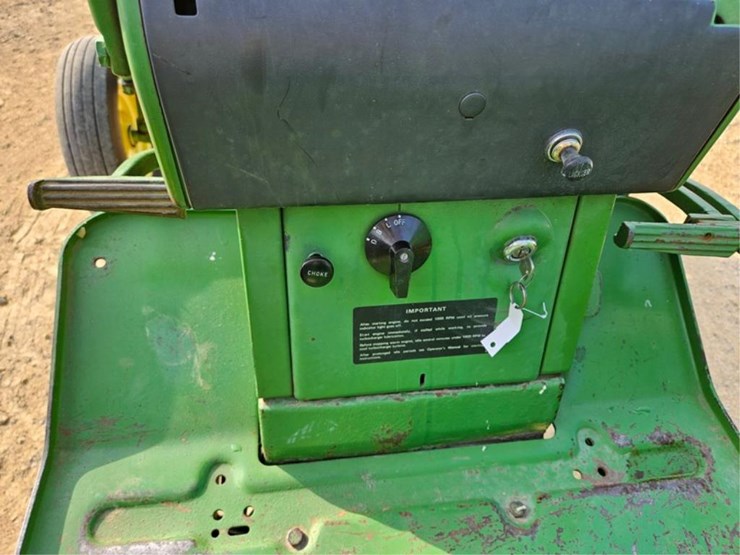 john-deere-2520-image-22