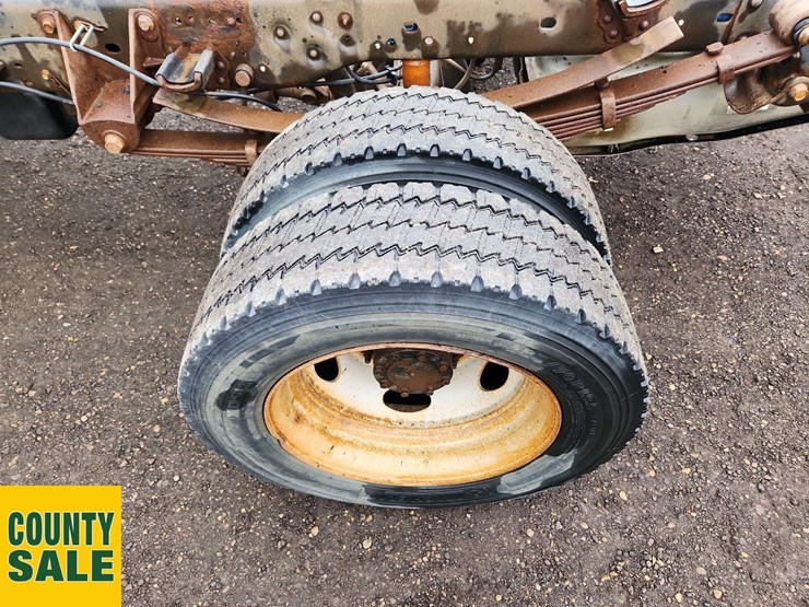 2013-ford-f550-image-33