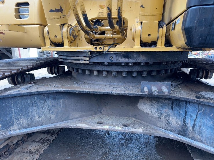 2004-caterpillar-330cl-hydraulic-excavator-image-16