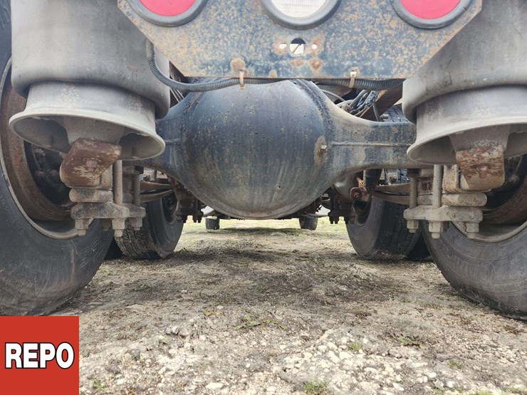 2002-freightliner-columbia-120-image-10