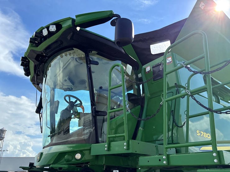 2023-john-deere-s780-image-41