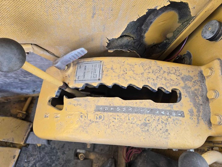 1980-caterpillar-627b-push-pull-scraper-image-12