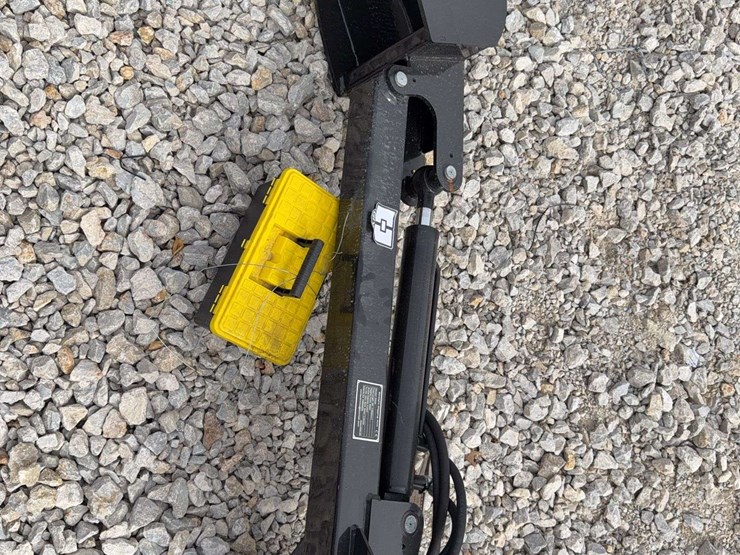 mini-skid-steer-straight-digging-arm-image-1