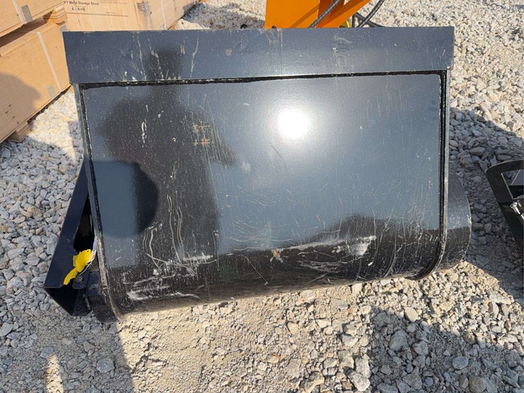 mini-skid-steer-mixing-bucket-image-3