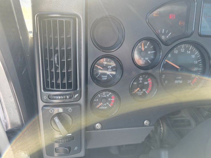 #22366-•-2016-mack-gu713-quad-axle-dump-truck-image-108