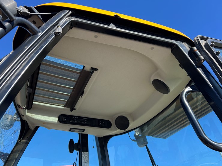 2022-jcb-tm220-image-6