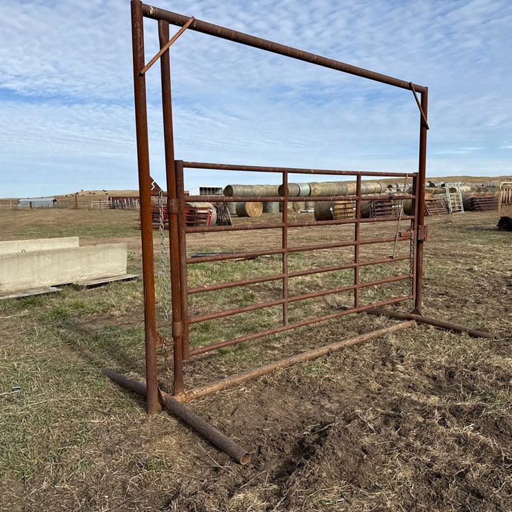 Freestanding Bow Gate