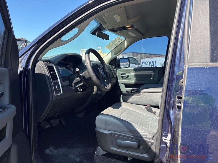 2017-ram-1500-slt-image-10